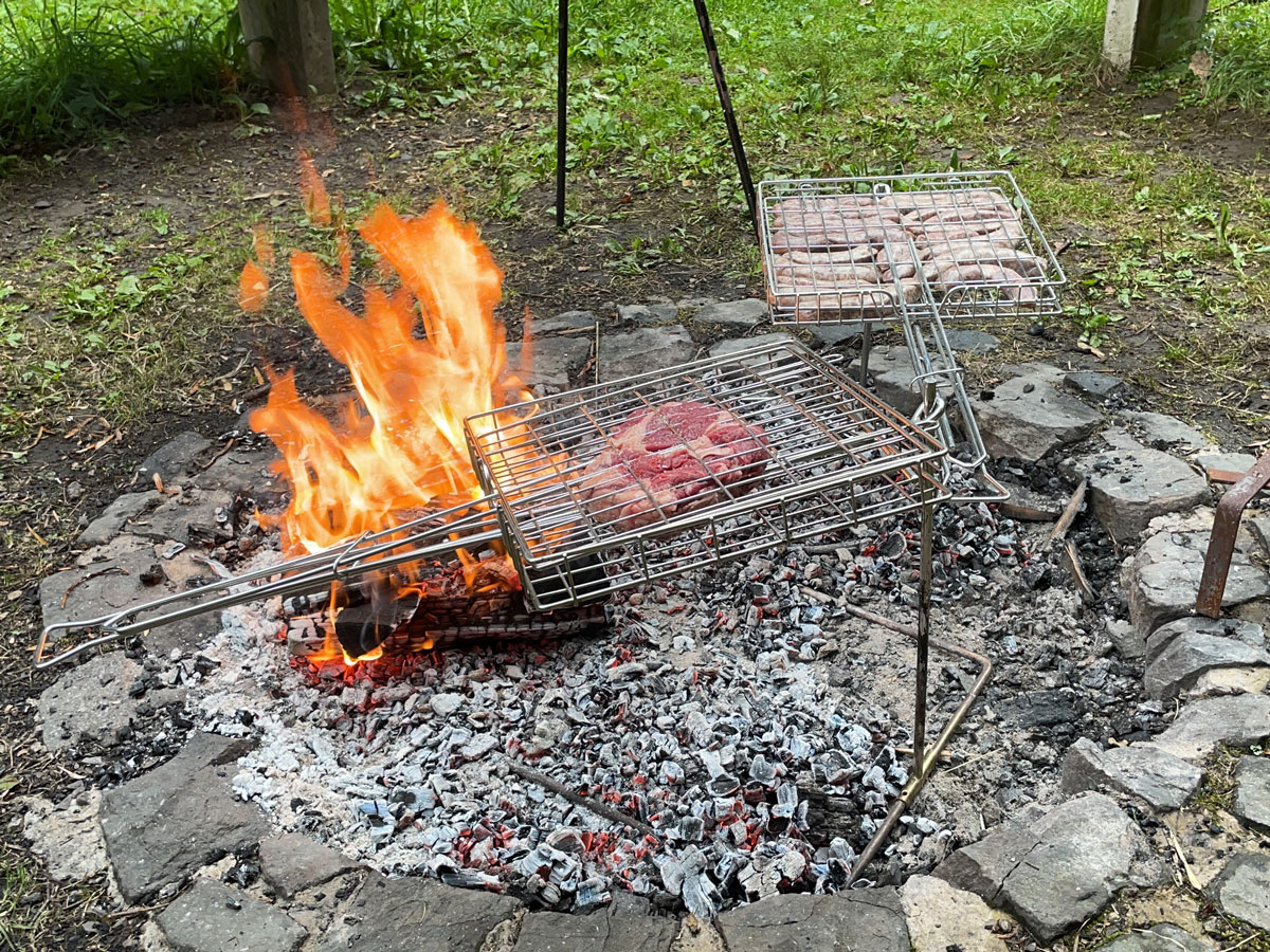 © Beef-Junkies 2017 – 2023 | Lagerfeuer Grillschule @ Outdoor Zentrum Lahntal – Lagerfeuer Grillkurse © Beef-Junkies 2017 - 2023 | Lagerfeuer Grillschule @ Outdoor Zentrum Lahntal - Lagerfeuer Grillkurse
